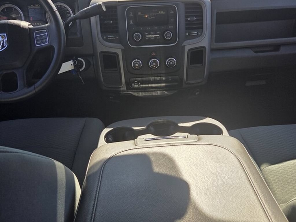 Used 2016 RAM 3500 Tradesman w/ Chrome Appearance Group RWD image 6
