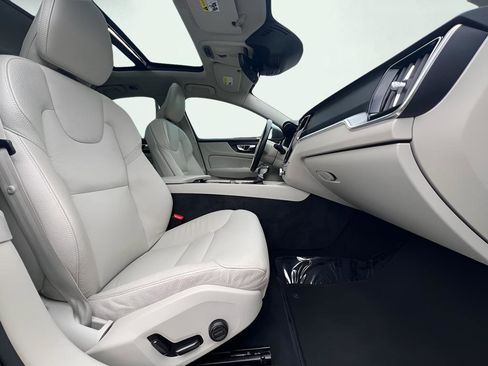 Used 2020 Volvo S60 T5 Momentum FWD image 32