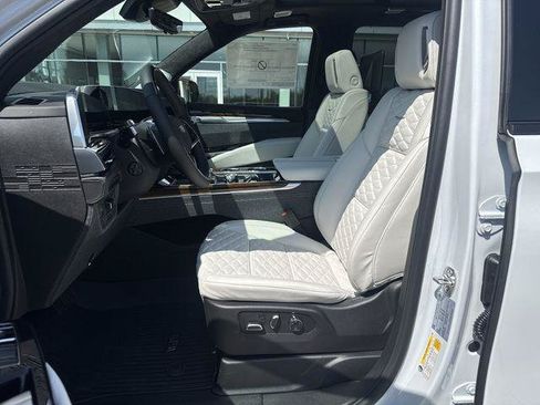 New 2026 Cadillac Escalade ESV Platinum Sport w/ LPO, ONYX Package AWD/4WD image 9