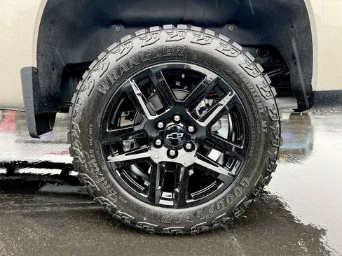 New 2026 Chevrolet Silverado 1500 Custom Trail Boss w/ LPO, Dark Essentials Package AWD/4WD image 26