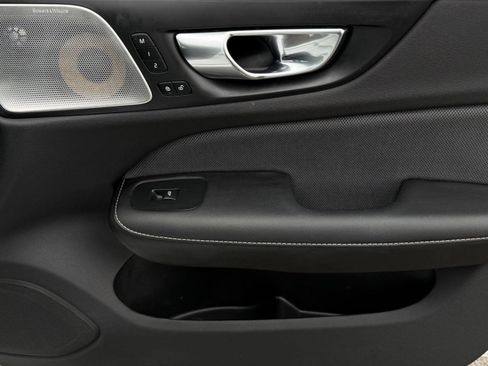 Used 2020 Volvo S60 T6 R-Design image 26