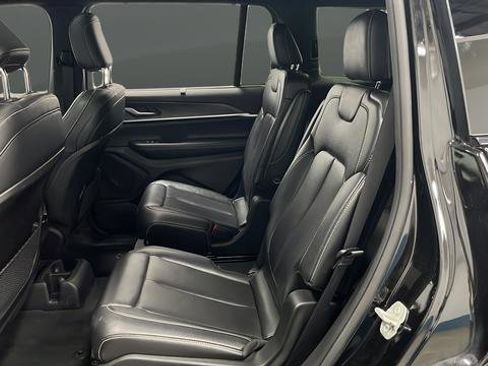 Used 2024 Jeep Grand Cherokee L Limited w/ Luxury Tech Group II AWD/4WD image 23