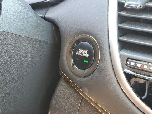 Used 2022 Chevrolet Trax LT w/ LT Convenience Package image 15