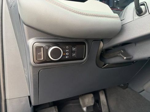 Used 2025 Ford Explorer Active AWD/4WD image 29
