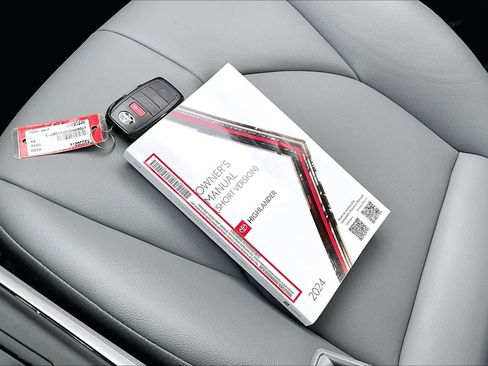 Used 2024 Toyota Highlander XLE image 14