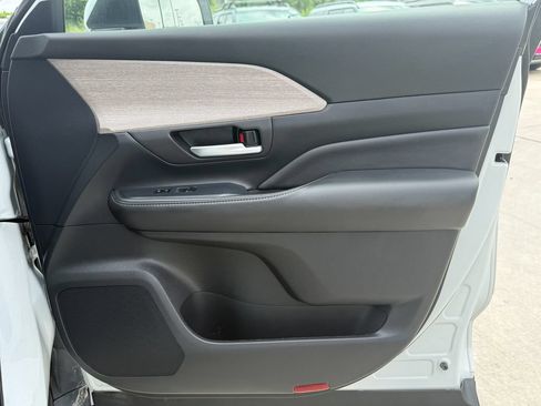 Used 2024 Toyota Grand Highlander FWD image 15