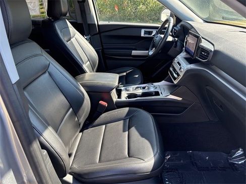Used 2021 Ford Explorer XLT w/ Equipment Group 202A image 38