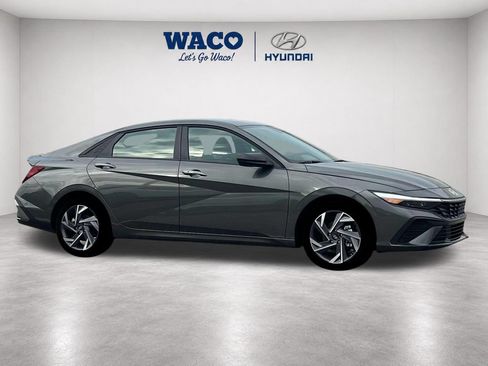 Used 2025 Hyundai Elantra Sport FWD image 10