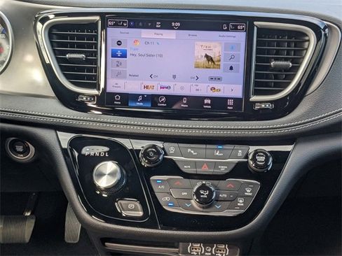 New 2025 Chrysler Pacifica Select image 19