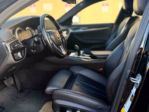 Used 2018 BMW 530e w/ Premium Package 2 RWD image 16