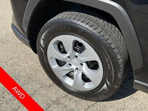 Used 2021 Toyota RAV4 LE w/ Carpet Mat Package (TMS) AWD/4WD image 10