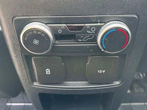 Used 2020 Ford Explorer XLT w/ Equipment Group 202A image 25