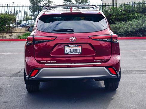 Used 2023 Toyota Highlander Platinum image 6