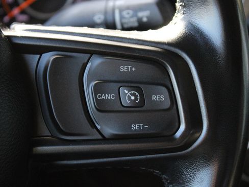 Certified 2022 Jeep Gladiator Willys image 18