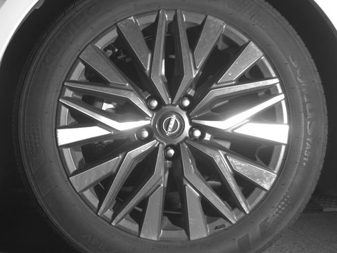 Used 2025 Nissan Altima 2.5 SV FWD image 14