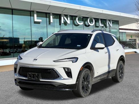 Used 2025 Buick Encore GX Sport Touring image 1