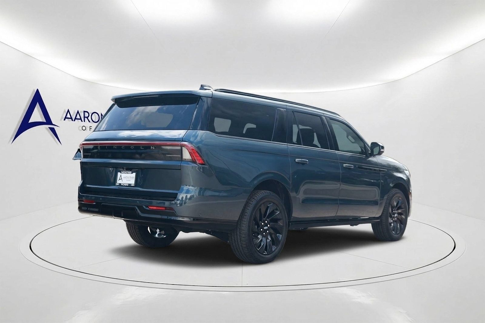 Used 2025 Lincoln Navigator L Reserve w/ Jet Appearance Package AWD/4WD image 4