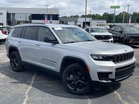 Used 2024 Jeep Grand Cherokee L Altitude RWD image 1