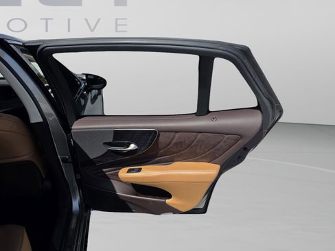 Used 2018 Lexus LS 500 w/ Accessory Package (Z2) image 26