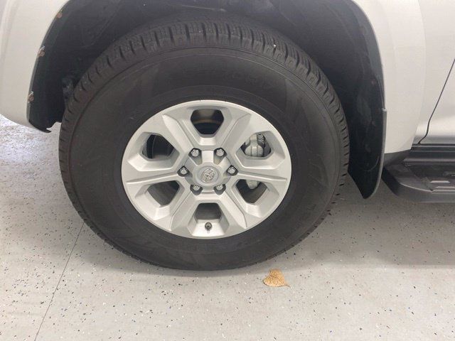 Used 2016 Toyota 4Runner SR5 AWD/4WD image 7