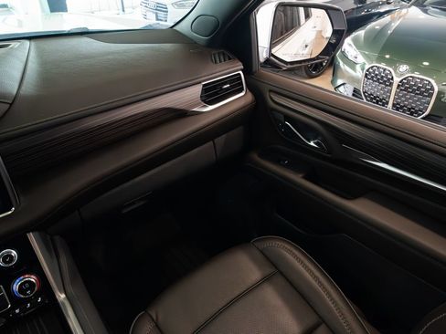 Used 2024 GMC Yukon Denali w/ Denali Reserve Package AWD/4WD image 9