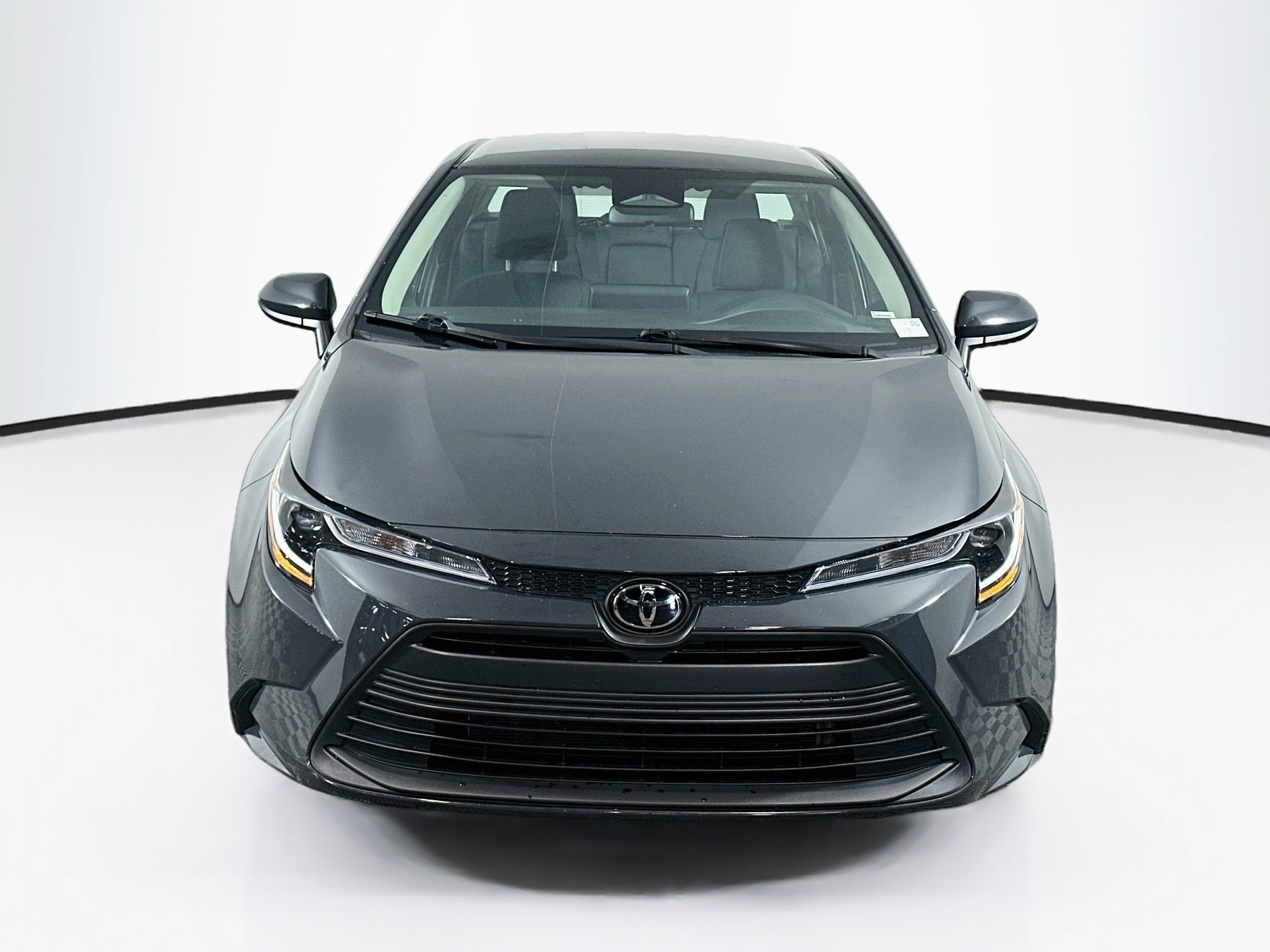 Used 2025 Toyota Corolla LE FWD image 2
