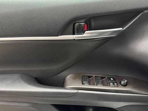 Used 2023 Toyota Camry SE image 11