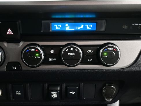 Used 2021 Toyota Tacoma SR5 AWD/4WD image 18