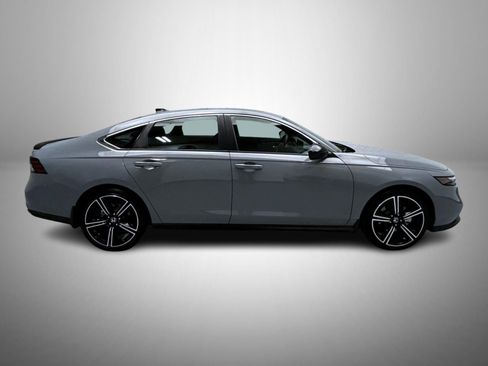 Used 2025 Honda Accord Sport image 4