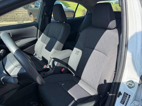 Used 2025 Toyota Corolla LE FWD image 17