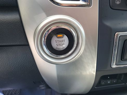 Used 2021 Nissan Titan SV w/ SV Convenience Package image 23