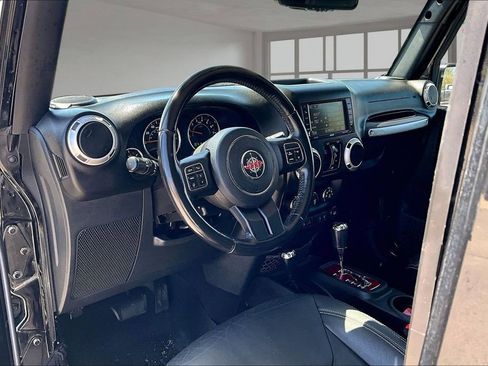 Used 2016 Jeep Wrangler Unlimited Sahara w/ Connectivity Group AWD/4WD image 16