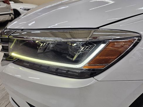 Used 2021 Volkswagen Passat 2.0T SE image 11