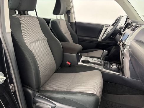 Used 2022 Toyota 4Runner SR5 AWD/4WD image 31