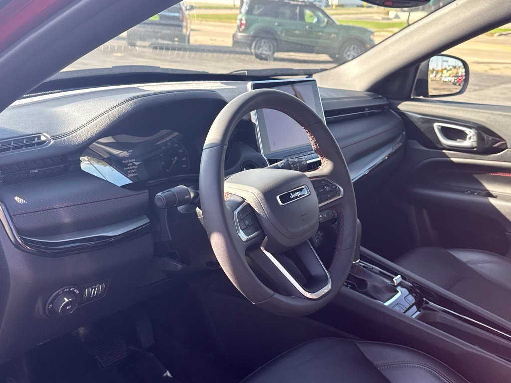 Used 2025 Jeep Compass Trailhawk AWD/4WD image 15