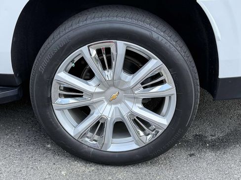 Used 2022 Chevrolet Suburban High Country w/ Max Trailering Package AWD/4WD image 6