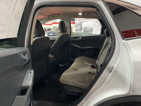 Used 2020 Ford Escape SE image 11