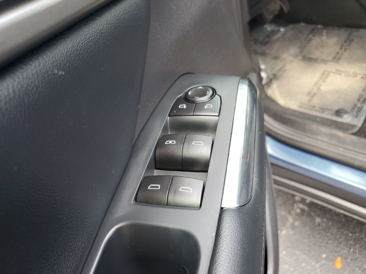 Used 2026 Chevrolet Traverse LT FWD image 16