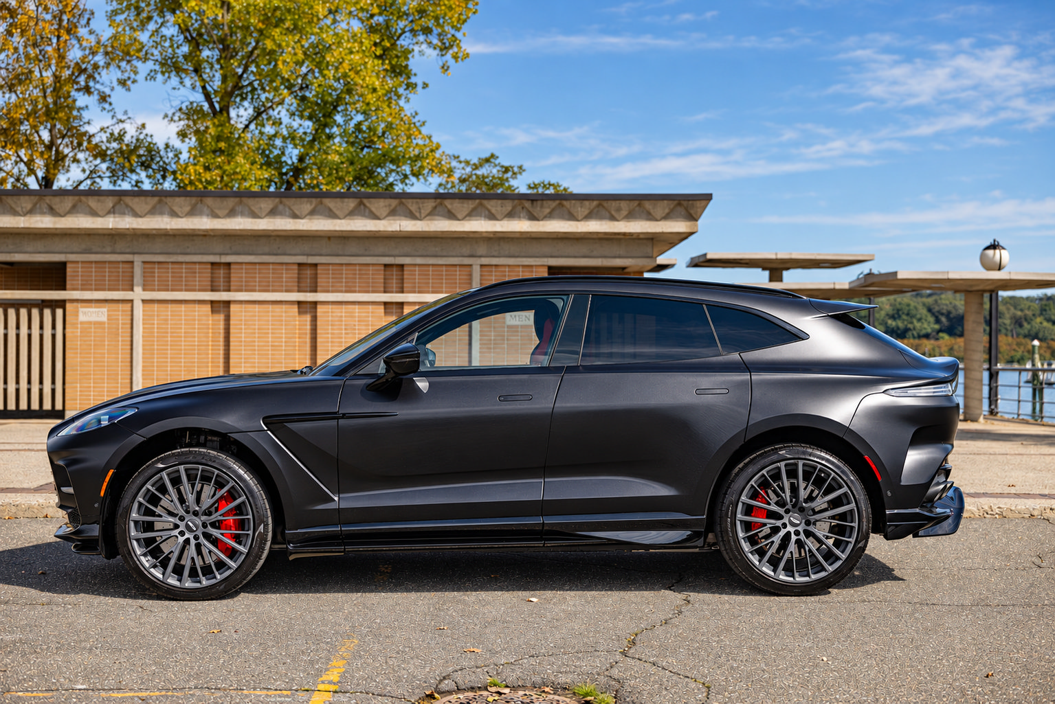 Used 2025 Aston Martin DBX 707 AWD/4WD image 37