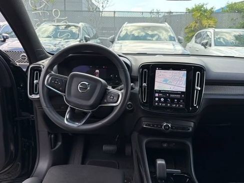 Used 2023 Volvo XC40 B5 Plus w/ Climate Package AWD/4WD image 9