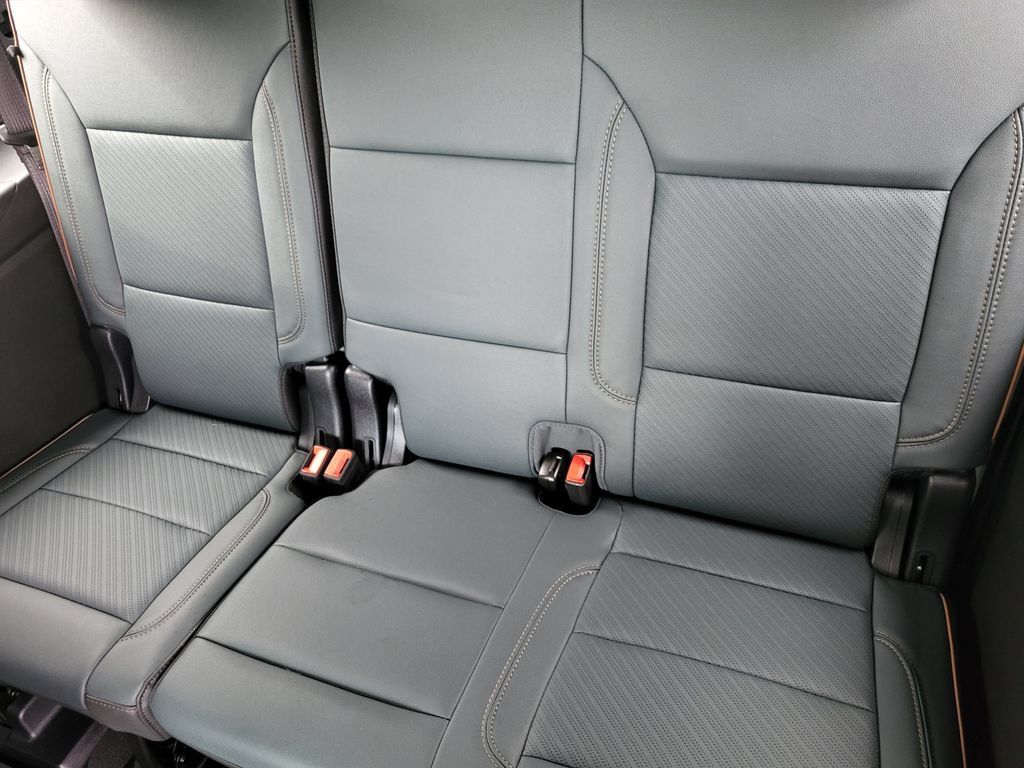 Used 2025 GMC Yukon XL AT4 w/ AT4 Premium Plus Package AWD/4WD image 23