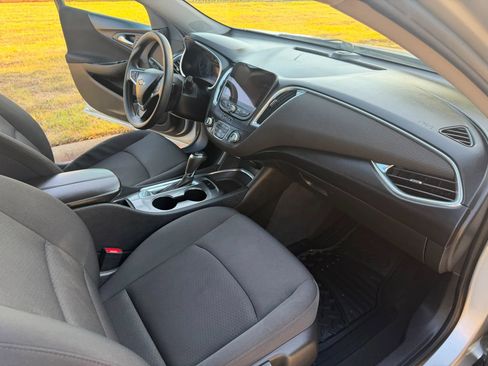 Used 2020 Chevrolet Malibu LT FWD image 21