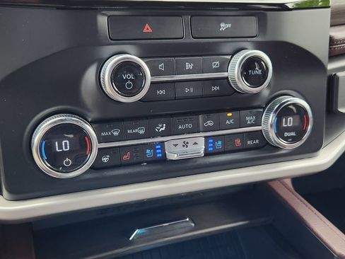 Used 2022 Ford Expedition Limited AWD/4WD image 28