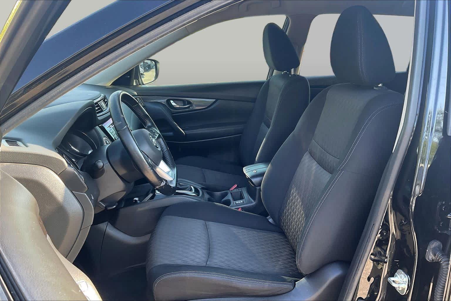 Used 2020 Nissan Rogue SV FWD image 8