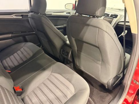 Used 2017 Ford Fusion SE w/ Fusion SE Technology Package FWD image 29