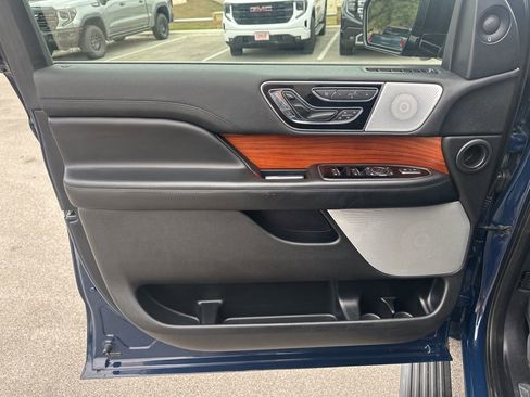 Used 2019 Lincoln Navigator L Reserve image 25