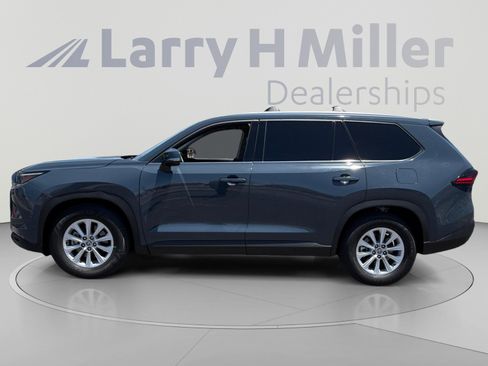 Used 2025 Toyota Grand Highlander AWD image 2