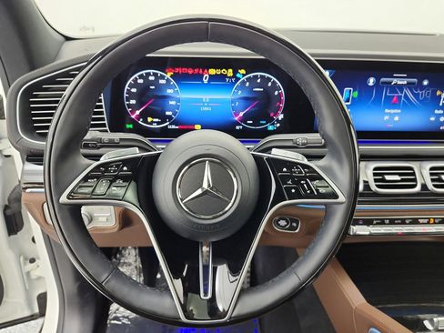 Used 2024 Mercedes-Benz GLS 450 4MATIC image 12