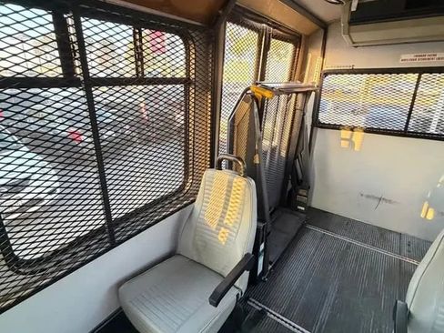 Used 2001 Chevrolet Express 3500 RWD image 10