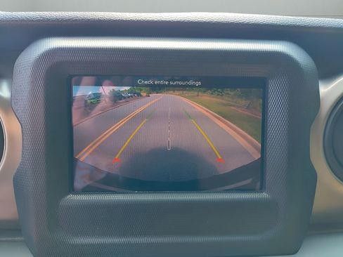 Used 2021 Jeep Wrangler Sport S image 18